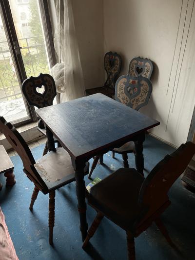 Stůl a 6 židli, starozitnost