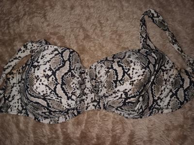 2 velké podprsenky (plavky)