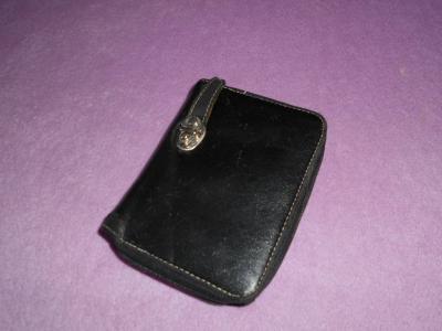 Černá peněženka.