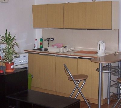 Kuchyňská linka s nerez dřezem 