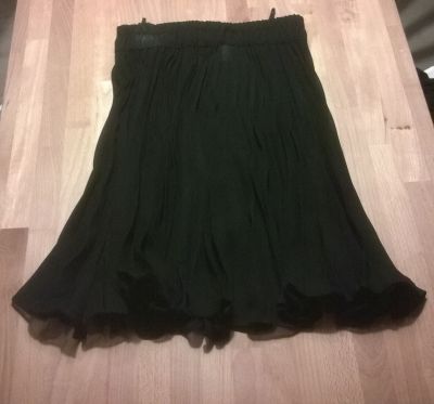 Černá poloprůhledná sukně