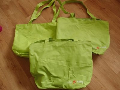 Tři zelené plátěné kabely/plážové/nákupní tašky