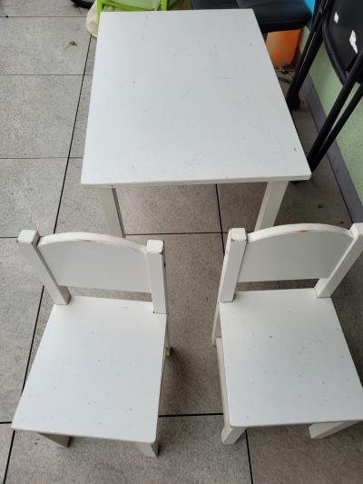 Ikea dětský stoleček a 2 židličky