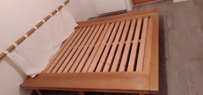 Manželská postel z dubového masivu