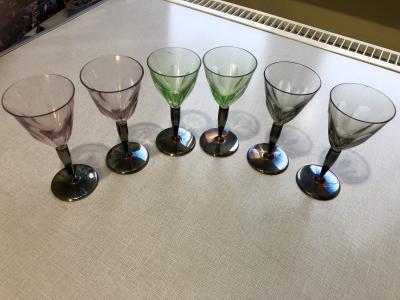 6 likerovych sklenicek - barevne sklo