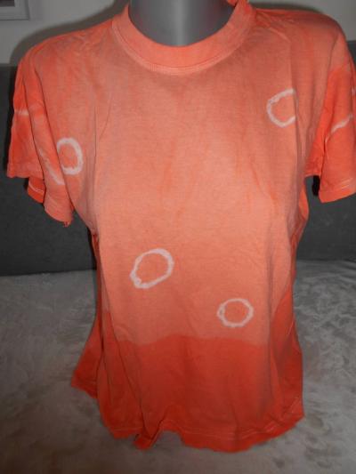 Oranžové triko koupené tak jak vypadá,