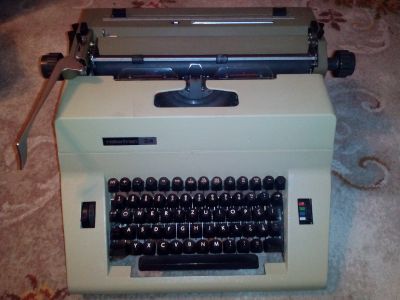 Daruji psací stroj Robotron 24