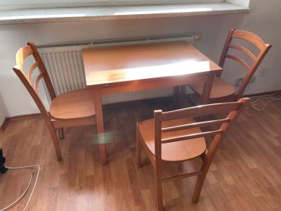 Rozkládací jídelní stůl a 3 židle