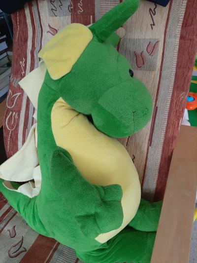 Plyšový zelený drak
