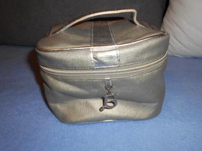 Kosmetická taška stříbrná