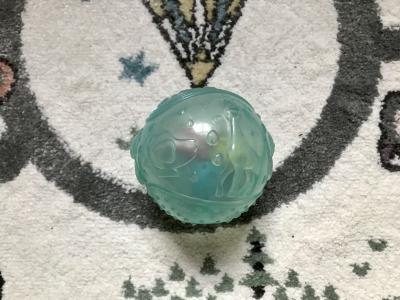 Gumový míček s rolničkou uvnitř