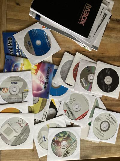 různá instalační CD