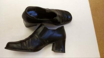 Černé boty na podpatku ve vel. 38
