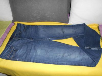 Strečové džíny.