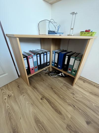 Rohový stůl pro pc