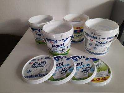 Kbelíčky od jogurtu s víčky na skladování potravin