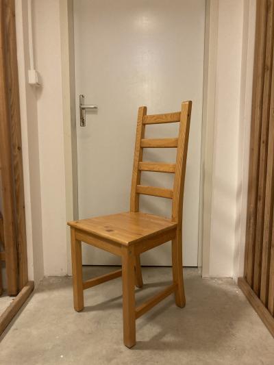2x dřevěná starší židle