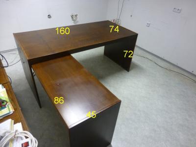 Kancelářský stůl s přídavným stolkem