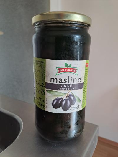 Neotevřenou velkou sklenici černých oliv z Chorvatska