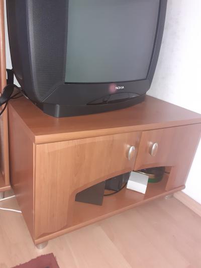 Stolek pod TV