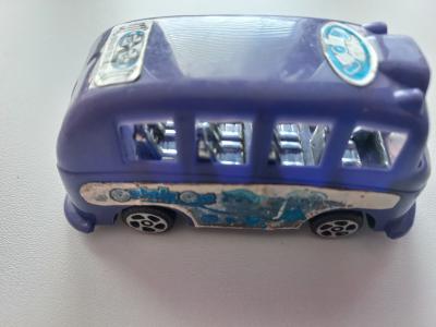Autíčko autobus modrý.
