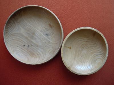 Dvě dřevěné misky