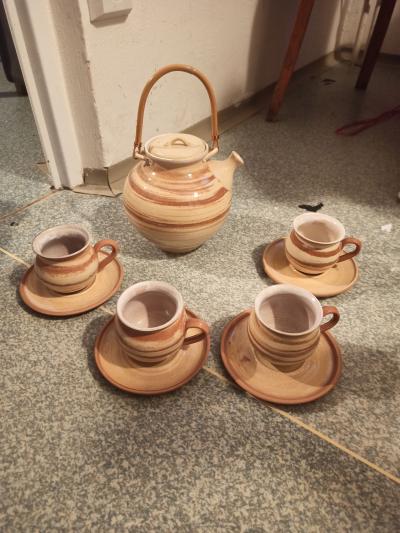 Keramická čajová souprava - konvice, 4 hrnečky, 4 podšálky