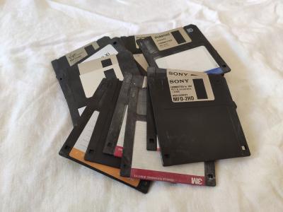 Diskety 1,44 MB 3,5" (cca 20 kusů)