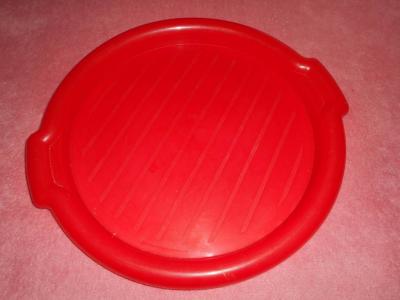 Kulatý červený tác 1