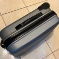 Menší "pevný" cestovní kufr na kolečkách