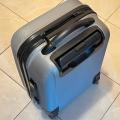 Menší "pevný" cestovní kufr na kolečkách