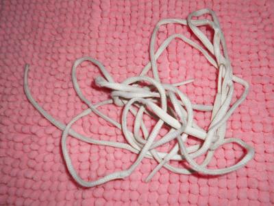 Bílé tkaničky do bot.