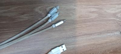 Nabijeci kabel z USB