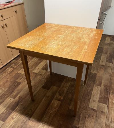 Stůl 70x70cm