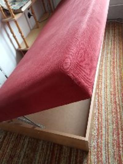 Dvě lůžka s úložným prostorem