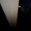 Dřevěný dílec používaný jako přehrádka dveří