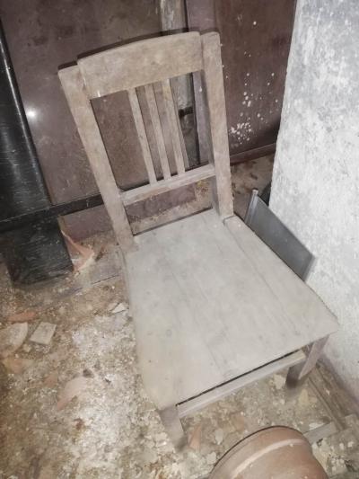 2 staré židle