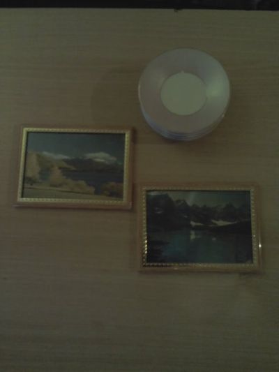 Dva obrazky na stenu a 6x podsalek