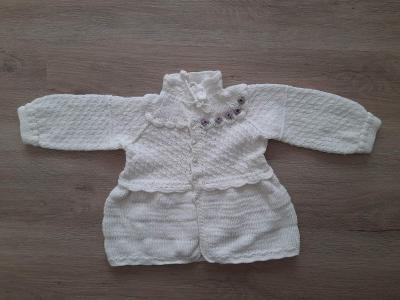 Pletený svetřík/kabátek - bílý s fialovými kvítky