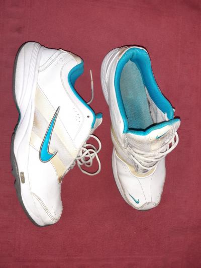 Nike sportovní boty 42 poškozené