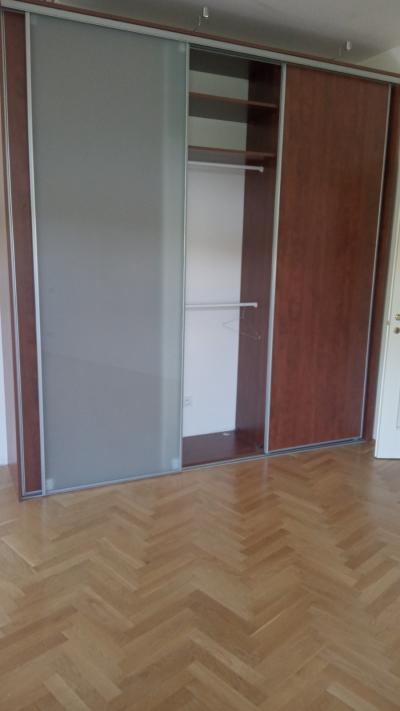 Velká šatní a šuplíková skříň