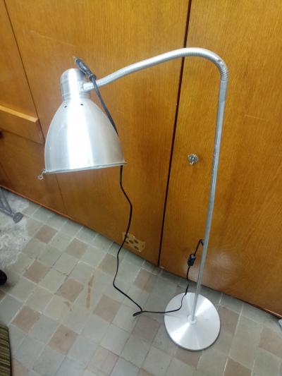 Stojací lampa