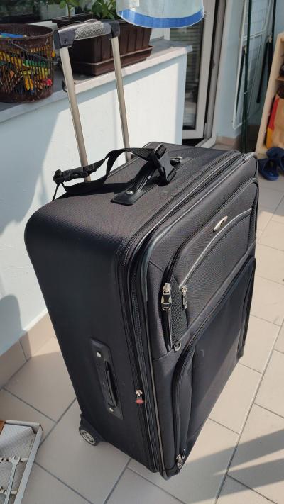Velký cestovní kufr s kolečky
