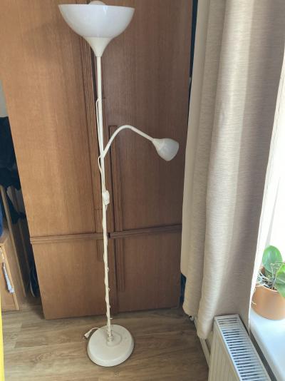 Ikea stojací lampa