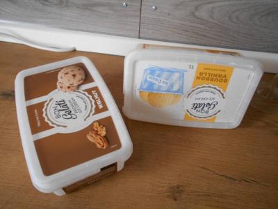 3x Bento tácky plus 4 krabičky od zmrzliny s víčkem 1 litr