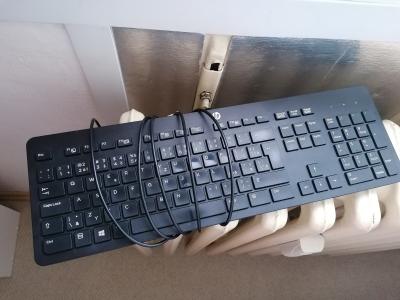 Daruji černou klávesnici k počítači