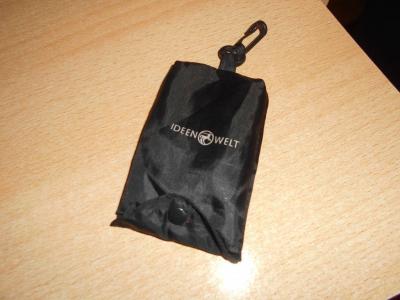 Lehká malá kapsička s karabinkou,