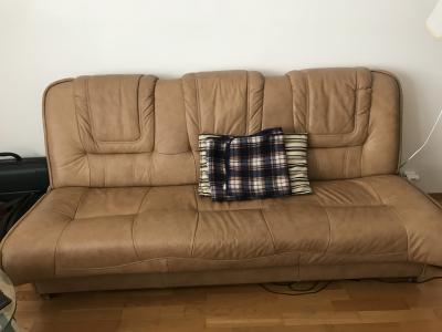 kožená sedačka s úložným prostorem