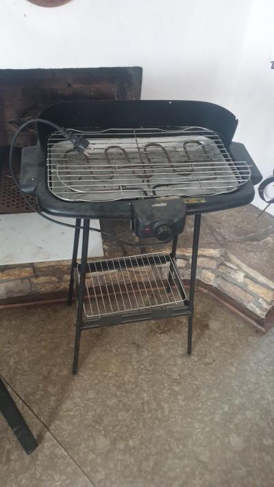 Starsi palanda,postel a elektricky grill