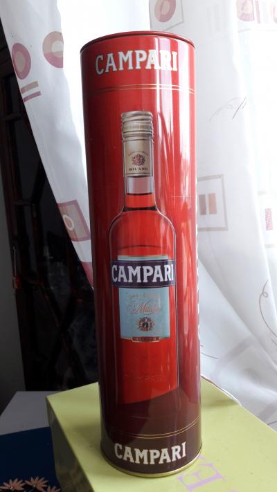 Plechovku od Campari